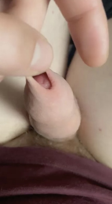 Elle a mis sa langue dans mon prépus